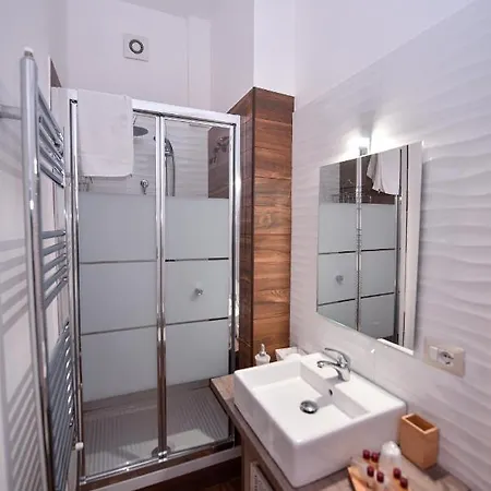 לינה וארוחת בוקר Symposium