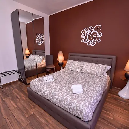 לינה וארוחת בוקר Symposium 4*