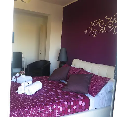 לינה וארוחת בוקר Symposium 4*