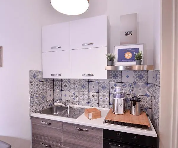 Symposium 4* Κατάνια